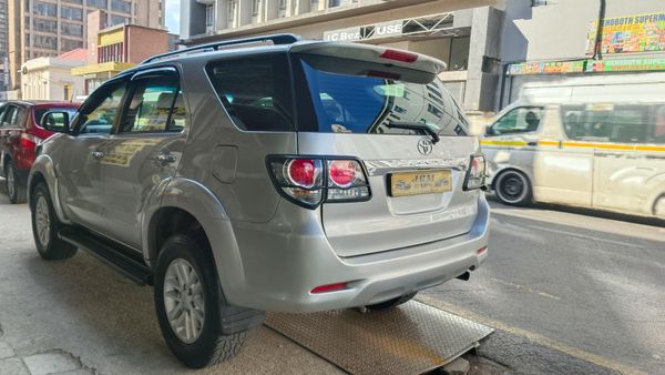 2014-Toyota-Fortuner-25-D-4D-Raised-Body image:7