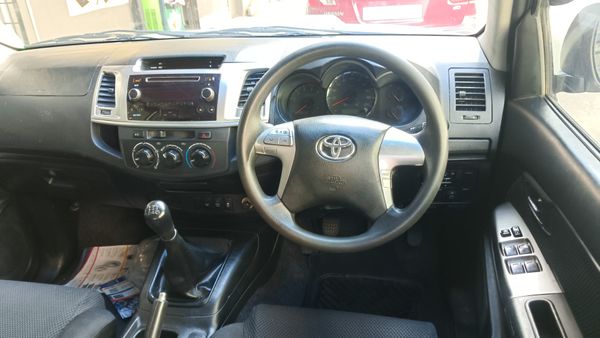 2014-Toyota-Fortuner-25-D-4D-Raised-Body image:8