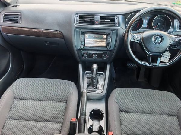 2015-Volkswagen-Jetta-GP-14-TSI-Comfortline-Auto image:3