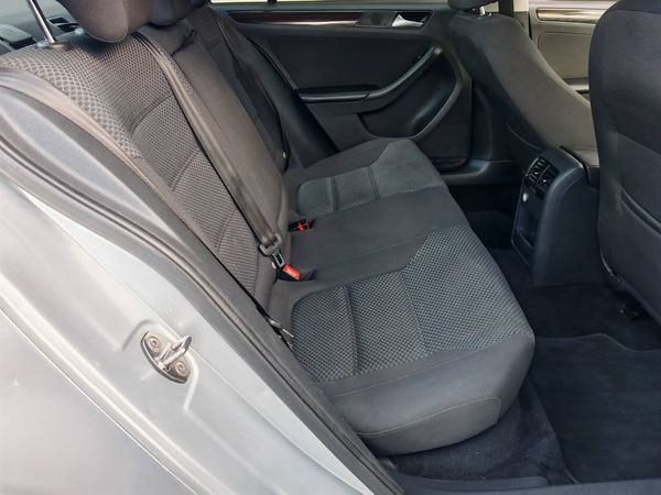 2015-Volkswagen-Jetta-GP-14-TSI-Comfortline-Auto image:4