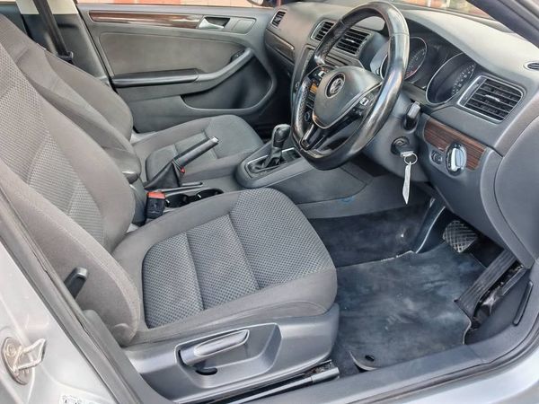 2015-Volkswagen-Jetta-GP-14-TSI-Comfortline-Auto image:5