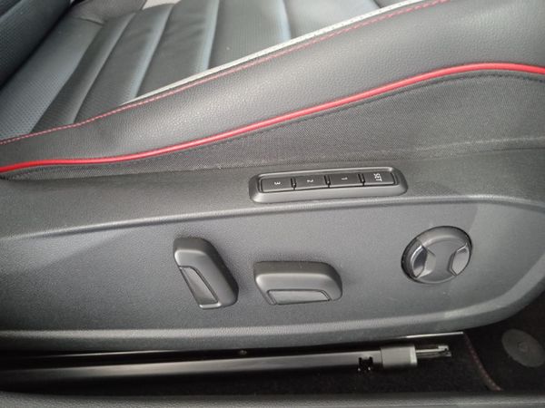 2024-Volkswagen-Golf-8-GTI-20-TSI-Auto image:11