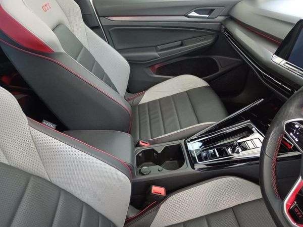 2024-Volkswagen-Golf-8-GTI-20-TSI-Auto image:8