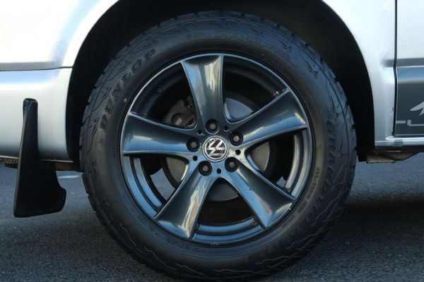 2005-Volkswagen-Caravelle-T5-32-4Motion image:9