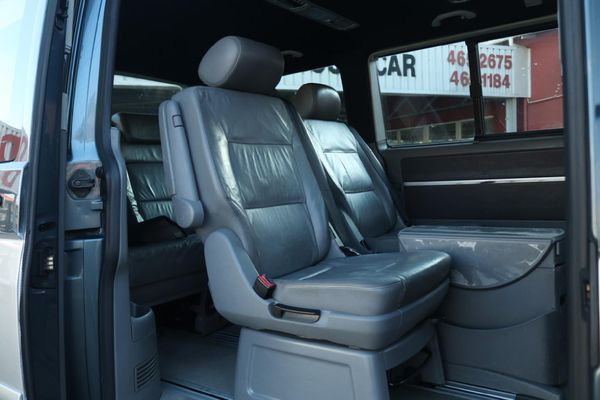 2005-Volkswagen-Caravelle-T5-32-4Motion image:12