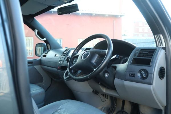 2005-Volkswagen-Caravelle-T5-32-4Motion image:16
