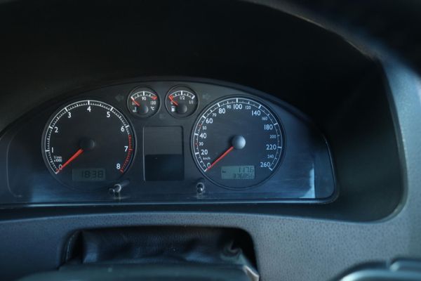2005-Volkswagen-Caravelle-T5-32-4Motion image:18