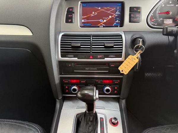 2015-Audi-Q7-30-TDI-quattro-Auto image:12