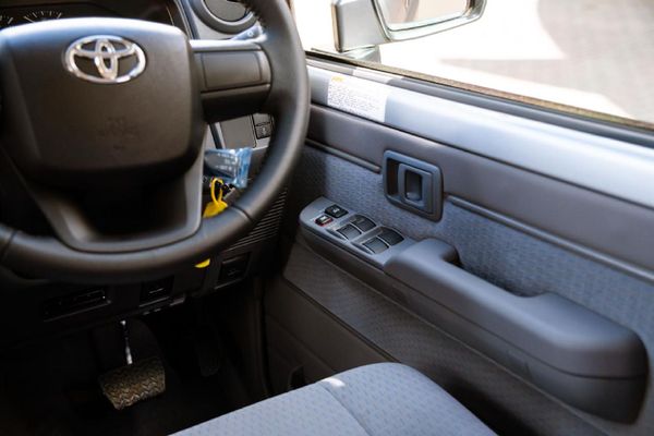 2026-Toyota-Land-Cruiser-76-28GD-6-Station-Wagon-LX image:10
