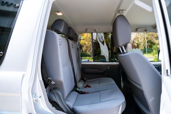 2026-Toyota-Land-Cruiser-76-28GD-6-Station-Wagon-LX image:14
