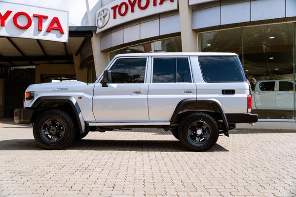 2026-Toyota-Land-Cruiser-76-28GD-6-Station-Wagon-LX image:2