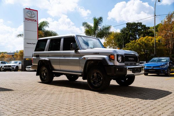 2026-Toyota-Land-Cruiser-76-28GD-6-Station-Wagon-LX image:3