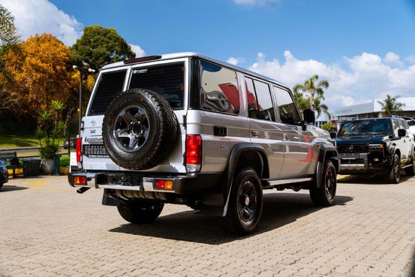 2026-Toyota-Land-Cruiser-76-28GD-6-Station-Wagon-LX image:6
