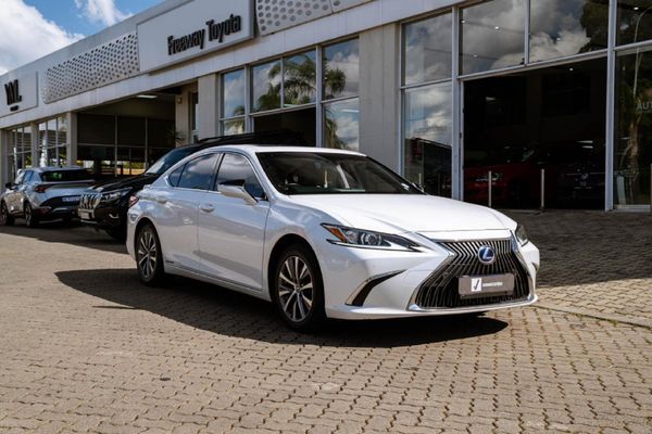 2021-Lexus-ES-300h-EX image:15