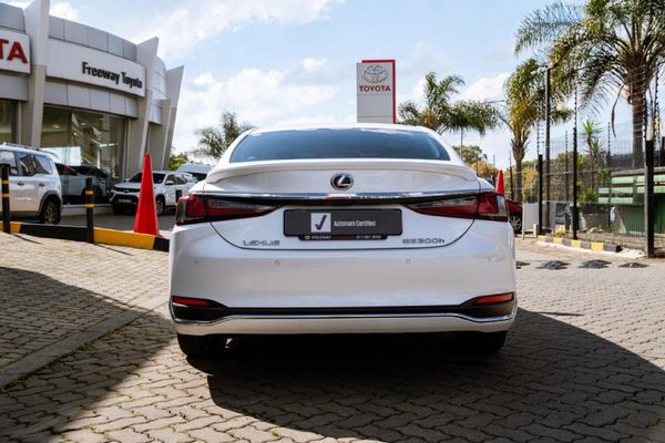 2021-Lexus-ES-300h-EX image:5