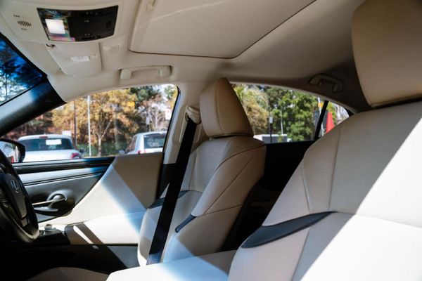 2021-Lexus-ES-300h-EX image:6