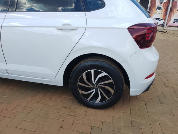 2022-Volkswagen-Polo-10-TSI-AUTO image:8