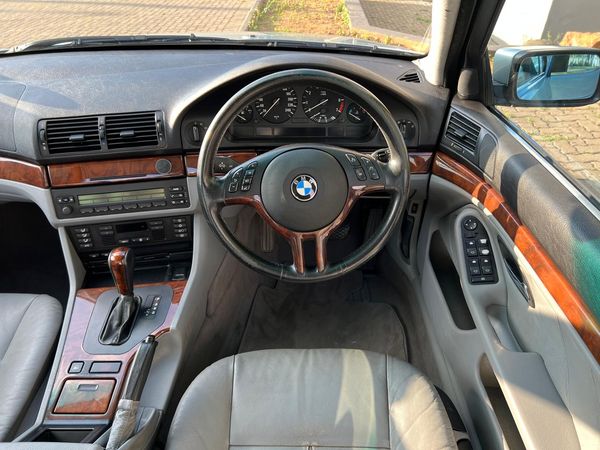2002-BMW-5-Series-525i-Exclusive-Auto image:10