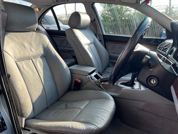 2002-BMW-5-Series-525i-Exclusive-Auto image:6