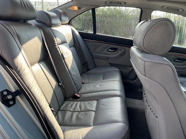 2002-BMW-5-Series-525i-Exclusive-Auto image:8