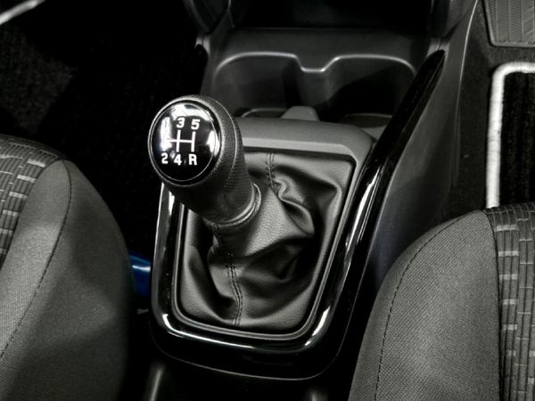 2026-Suzuki-Swift-12-GLX image:13