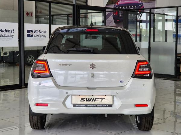 2026-Suzuki-Swift-12-GLX image:3