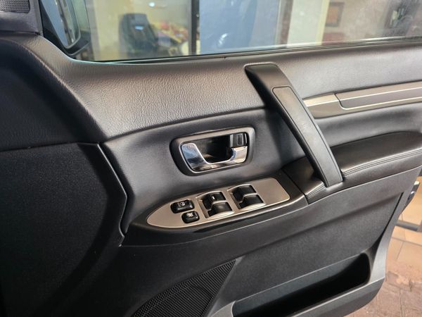 2008-Mitsubishi-Pajero-32-Di-Dc-GLS-Auto image:14