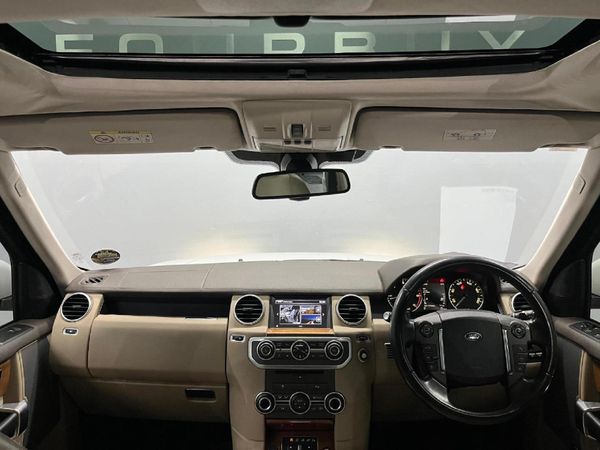 2015-Land-Rover-Discovery-4-30-TD-SD-V6-SE image:9