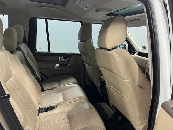 2015-Land-Rover-Discovery-4-30-TD-SD-V6-SE image:11