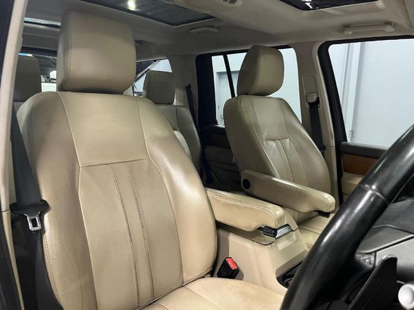 2015-Land-Rover-Discovery-4-30-TD-SD-V6-SE image:12