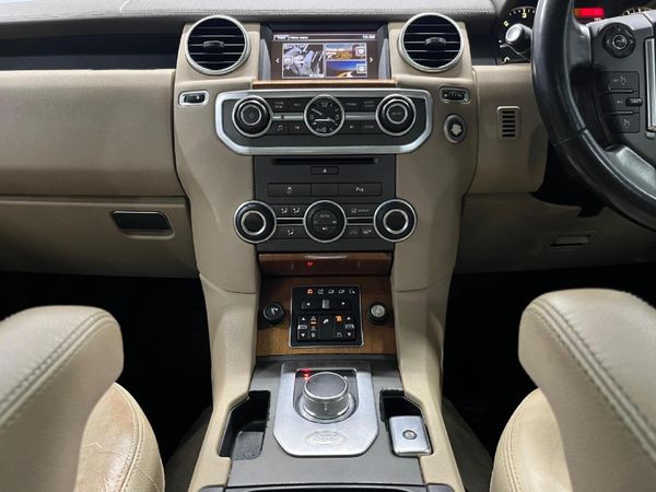 2015-Land-Rover-Discovery-4-30-TD-SD-V6-SE image:14