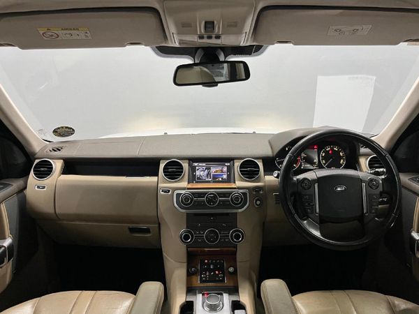 2015-Land-Rover-Discovery-4-30-TD-SD-V6-SE image:16