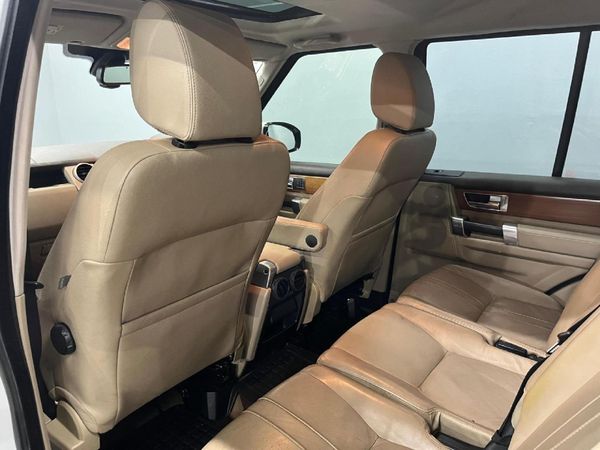 2015-Land-Rover-Discovery-4-30-TD-SD-V6-SE image:19