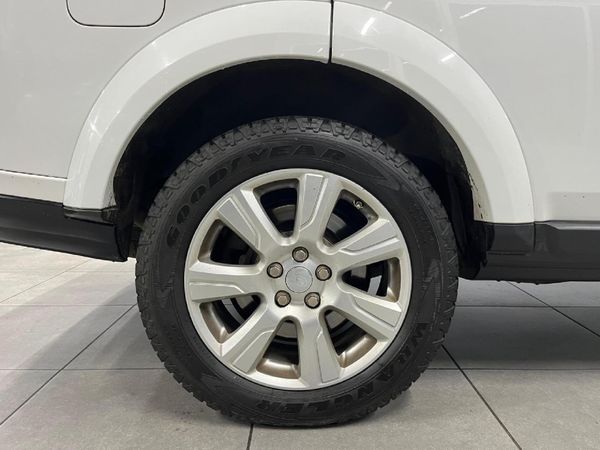 2015-Land-Rover-Discovery-4-30-TD-SD-V6-SE image:8