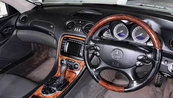 2003-Mercedes-Benz-SL-500 image:13