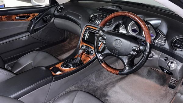 2003-Mercedes-Benz-SL-500 image:15