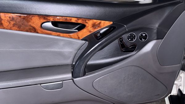 2003-Mercedes-Benz-SL-500 image:25