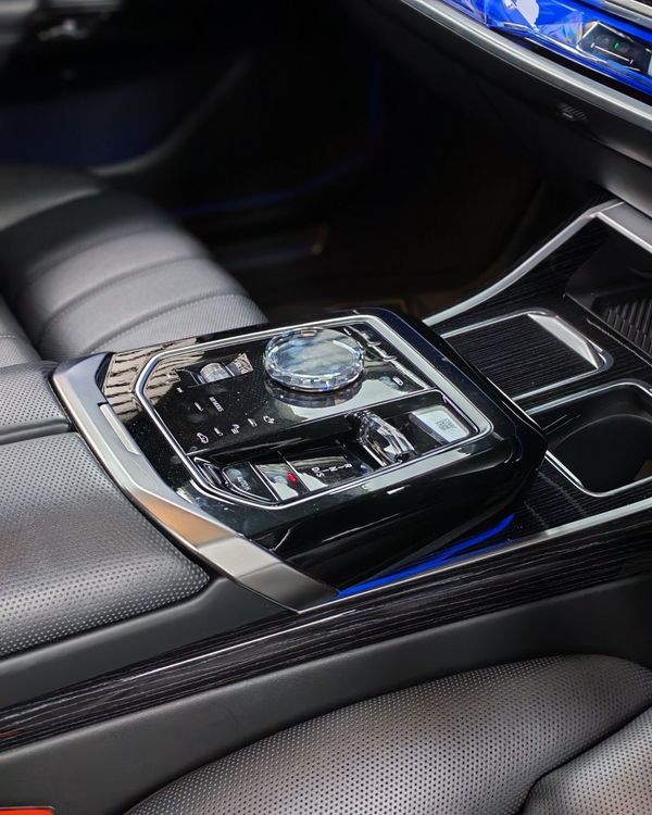 2023-BMW-7-Series-740d-xDrive-M-Sport image:9
