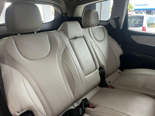 2026-Mahindra-XUV-700-20-AX7L-Auto-7-Seat image:18