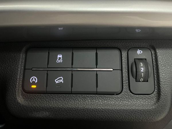 2026-Mahindra-XUV-700-20-AX7L-Auto-7-Seat image:20