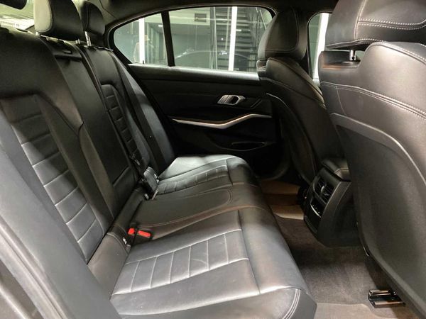 2022-BMW-3-Series-320i-M-Sport image:9