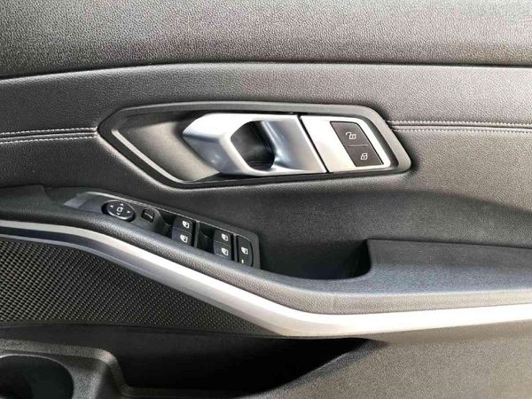 2022-BMW-3-Series-320i-M-Sport image:12