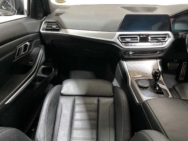 2022-BMW-3-Series-320i-M-Sport image:14