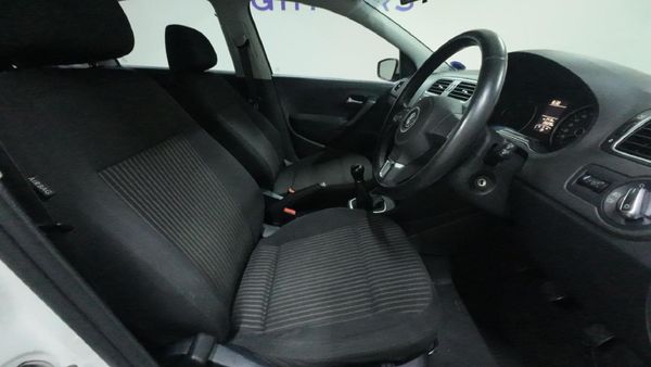 2014-Volkswagen-Polo-16-TDI-Comfortline image:9