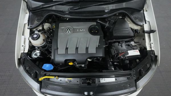 2014-Volkswagen-Polo-16-TDI-Comfortline image:13