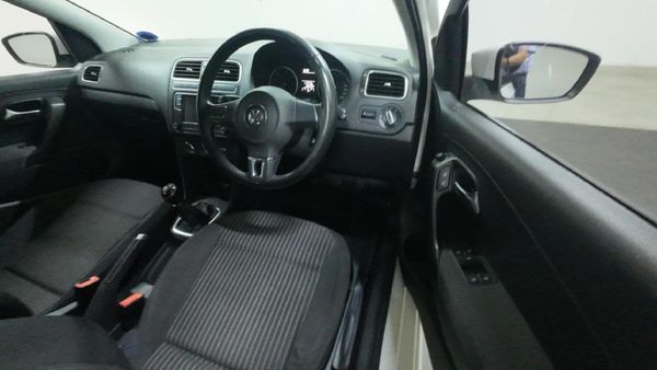 2014-Volkswagen-Polo-16-TDI-Comfortline image:8