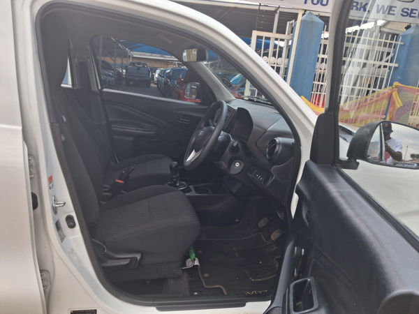 2025-Toyota-Vitz-10-XR image:11