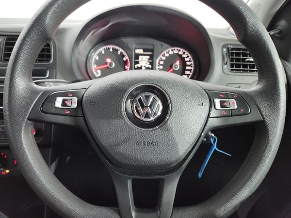 2020-Volkswagen-Polo-Vivo-14-Comfortline-5-dr image:11