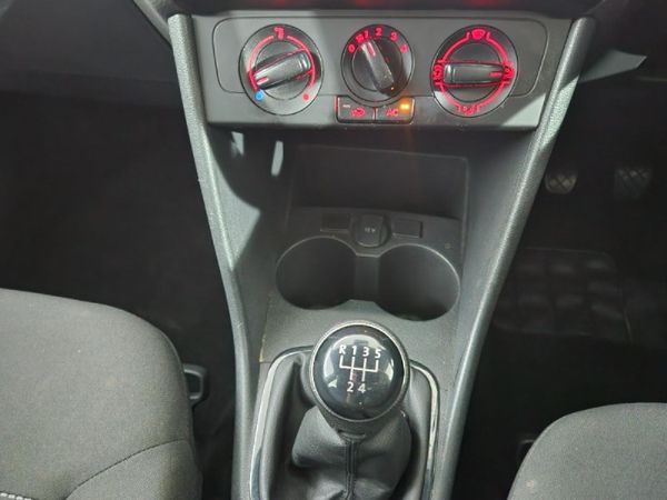 2020-Volkswagen-Polo-Vivo-14-Comfortline-5-dr image:1