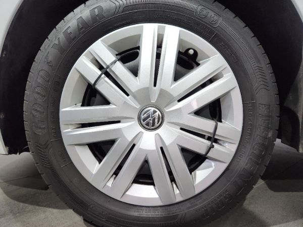 2020-Volkswagen-Polo-Vivo-14-Comfortline-5-dr image:3